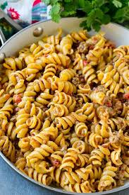 Rotini Pasta Mixed With Ground Beef And Tomatoes In A Creamy Sauce Taco Pasta Healthy Dinner Recipes Easy Dinner Entrees