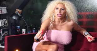 Seulement, après l'émission, afida turner rassurait les téléspectateurs qu'elle n'a pas fait exprès, contrairement à ce que disaient les internautes. Afida Turner Traite Les Influenceurs De Vendeuses De Tele Achat Dans Une Video Qui Fait Le Buzz Sur La Toile