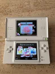 The arrival of the nintendo ds created such a craze in 2004 and 2005 that everyone rushed to the store to buy a device like this. Juegos Nintendo Ds Lite Segunda Mano En Madrid En Wallapop