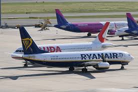 It is headquartered in swords, dublin, with its primary operational bases at dublin and london stansted airports. Laudamotion Schliessung Ryanair Kundigt Eigene Fluge Ab Wien An Austrian Wings