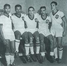 Looking at the record of copa america, brazilian zizinho and argentine norberto méndez are the joint all time highest goal scorer in copa america with 17 goals each. Copa America De 1945 Famosa Delantera Brasilena Tesourinha Zizinho Maximo Goleador De La Historia De La Copa 17 Tantos Heleno Jair Y Ademir Conmebol