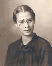 What year was the photograph taken and who is in it?