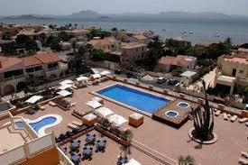The strip is 21 km long and 100 metres wide (average), separating the mediterranean sea from the mar menor (minor sea) lagoon, from cabo de palos to the punta del mojón. La Manga Del Mar Menor Urlaub Last Minute Reisen Mit Lastminute De
