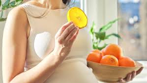 Makan makanan yang baik adalah syarat untuk kesehatan ibu hamil dan calon bayi yang akan dilahirkan. 9 Buah Yang Bagus Untuk Ibu Hamil Tinggi Vitamin Dan Serat