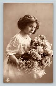 Encuentra fotos de stock perfectas e imágenes editoriales de noticias sobre huge bouquet of flowers en getty images. Cute Girl In Hairband Holding Huge Bouquet Of Flowers Germany Stamp 1912 Rppc Hippostcard