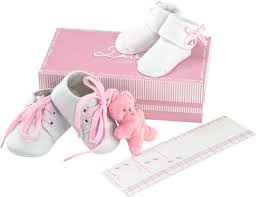 coffrets de naissance cadeaux de naissance et cadeaux bebe haut de gamme doudou et compagnie chaussures et chaussettes coffret bebe