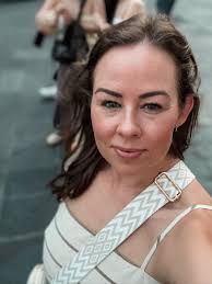 New featured items of the week include the Nova leggings, the Demi sports  bra, and the Kim long-leeved crop top. This is one of my favorite sets.  Which do you like better,