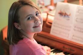 Piano & Keyboard Lessons with Melanie Lucy