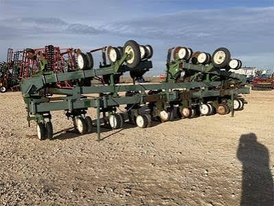 Washburn 9400-4 30 Field Cultivator