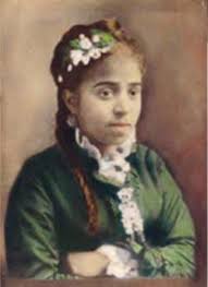 Elizabeth Smalls's Instagram, Twitter & Facebook