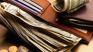 Money or gift card holders for men Best Ways To Carry Money While Traveling