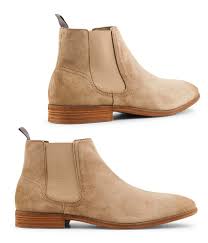 Je veux trouver des belles chaussures comme sur la photo pas cher ici bottine daim homme. Chelsea Boots En Cuir Beige Chaussures En Daim Rio Minelli Coup De Coeur Mode Bottines Chelsea Homme Daim Chaussure Daim Bottines Daim
