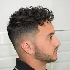Namun, penting untuk mengetahui model rambut apa yang cocok dengan wajah oval. 10 Model Rambut Keren Pria Yang Akan Ngetren Di 2018