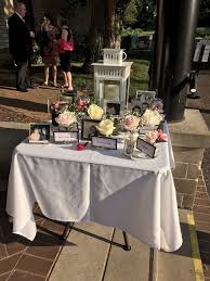 Memory Table At Wedding Grandparents And Parents Memory Table Table Decorations Table