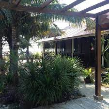 המלון גם מתגאה להציע מסעדה. Anjung Pantai Seberang Takir Kuala Terengganu Resort