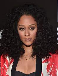 Celebrities Brought Their Beauty Best To These Golden Globes Parties Big Curls Medium Curly Hair Styles Medium Length Hair Styles
