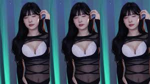 Yule_.0.03 Super Hot Asian Dancing It Sexy On Live Video