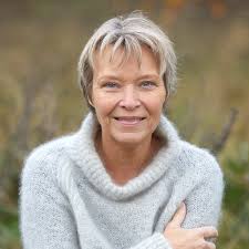 Anne Brix's Instagram, Twitter & Facebook