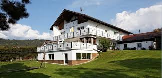 Die ferienanlage liegt an einem sonnigen südhang, umgeben von wald und saftigen wiesen. Hotel Am Berg Rinchnach Bayerischer Wald Komfortables Landhotel In Bayern Hotel Am Berg Rinchnach Bayerischer Wald Komfortables Landhotel In Bayern