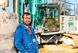 Certified crane training incorporated (cct inc) provides crane operator certification for crane operators of all type of lifting equipment from a 500lbs chain fall to a 500t gantry/portal crane. Training Liebherr