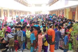 Perayaan tersebut juga dikenali sebagai hari raya puasa, hari raya fitrah atau hari lebaran. Sambutan Hari Raya Aidilfitri