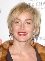 Coiffure Carre Court Degrade Coiffure Carre Court Coiffure Carree Coupes Cheveux Courts 60 Ans