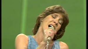 Peter, Sue & Marc sing "Io Senza Tei"