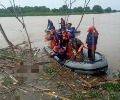 Cara mie burung dara memproduksi mie menjadi kemasan. Hendak Pulang Mancing Kaget Melihat Mayat Mengapung Di Sungai Depok Hotnews