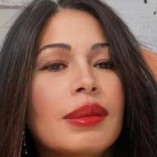 Assim como a flor de lótus surge impecável e bela da lama, você também tem  a capacidade de florescer diante de qualquer desafio.