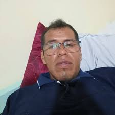 INTERVIENEN A TRABAJADOR DEL ANA EN PLENO #PRIVADITO DURANTE TOQUE DE QUEDA  Un trabajador de la Autoridad Nacional del Agua ANA identificado como  Wilder Levi Trujillo, fue intervenido libando licor junto a