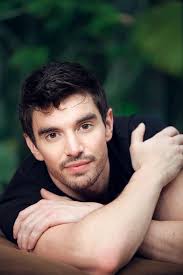 Steve Grand's Instagram, Twitter & Facebook