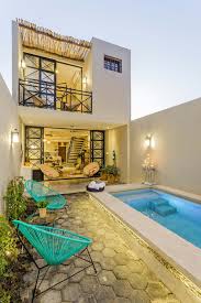 Indoor swimming pool with a movable part of the roof and walls. Casa 76 De Uno Dos Interiores Eclctico Small House Design House Designs Exterior House Design