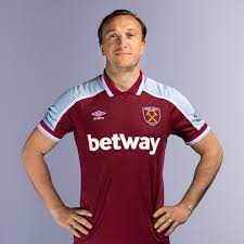 Moore had made his debut for west ham in 1958, replacing an unwell malcolm allison, who had been a stalwart for the team at the back for a decade, taking the number 6 shirt at age 17 and was not to relinquish the position for another 16 years. West Ham United 2021 22 Umbro Home Kit 21 22 Kits Football Shirt Blog