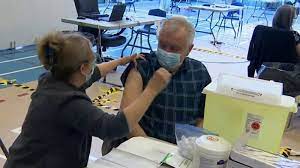 Il s'agit d'une enfant autochtone qui a des cheveux courts noirs et. Kn9ajf4o3 Zqcm