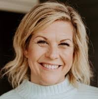 Sarah Bergman's Instagram, Twitter & Facebook