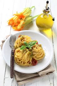 Vermicelli con i broccoli estivi di paternopoli. Tagliolini Ai Fiori Di Zucca Alici E Pomodorini Tacchi E Pentole
