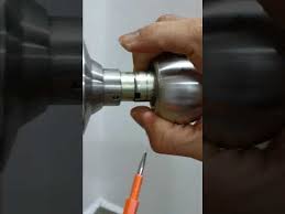 Beruntung, kamu bisa menemukannya di artikel ini. Cara Membaiki Tombol Pintu Tersekat Youtube