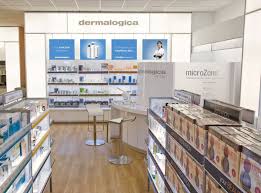 Here's where you should really be storing your beauty products. Dlowvvbpleayrm