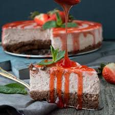 Cheesecake Au Chocolat Blanc Et Aux Fraises Recette En 2020 Cheesecake Chocolat Cheesecake Chocolat Blanc Cheesecake