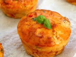 Recette De Muffins Aperitifs Tomates Cerises Mozzarella Et Basilic Recette Recette Muffin Aperitif Tomate Aperitif