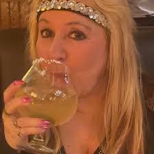 Michelle Caudell's Instagram, Twitter & Facebook