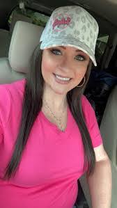 Paula Eckel's Instagram, Twitter & Facebook