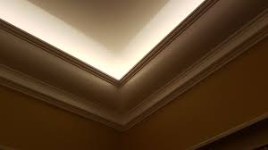 In unseren stuckleistenprofi shop für stuckleisten, profilleisten und zierleisten finden sie vielen verschiedene ausführungen und qualitäten, die jedem geschmack und stil gerecht werden. Styroporleiste Decke Gestrichen Farbe Weiss Material Styropor Mit Kunstharz Quarzsand Beschichtung Ceiling Lights Decor Home Decor