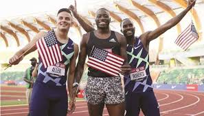 Thomas crossed the finish line first to win the women's 200 meters at the u.s. Eu855ckzwcfs1m