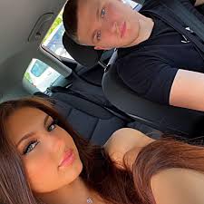 I'm looking for a cake maker that can make me a realistic Billie eilish  cake for may ? Please and thankyou