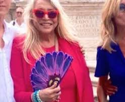 Paolo è il figlio di mara venier, oltre a elisabetta ferracini, e dello scomparso attore pier paolo. Mara Venier Abito Matrimonio Figlio Paolo Che Stilista Ha Scelto Moda Donna Spettacolo Gossip E Bellezza Leichic It