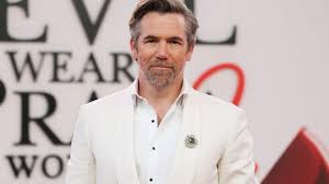 Meet Anne Hathaway's 'The Devil Wears Prada 2' love interest