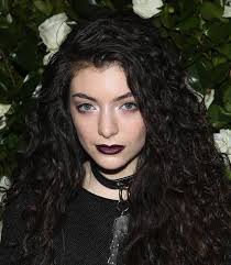 Lorde Thanks Her Fans With A Newspaper Ad
