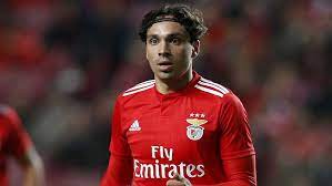 The benfica midfielder helped steer slaven bilic's men to premier league. Krovinovic Entre As Mudancas No Onze Do Benfica Benfica Jornal Record