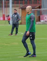 Arjen robben, né le 23 janvier 1984 à bedum (), est un footballeur international néerlandais qui évouluait au poste d'ailier droit. Arjen Robben Wikipedia